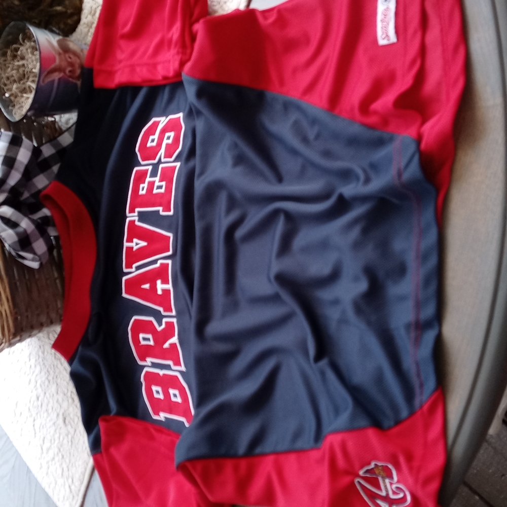 BRAVES JERSEY IN GREAT CONDITION NO FLAWS